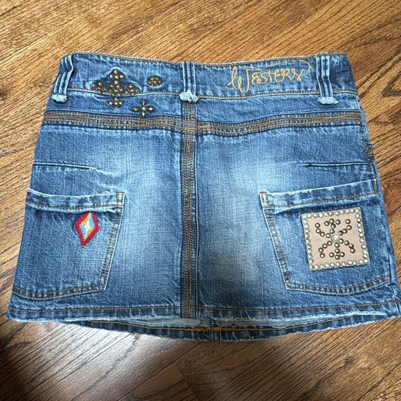 Western Denim Bank embellished studs embroidered design mini jean skirt size 29 - Picture 4 of 4